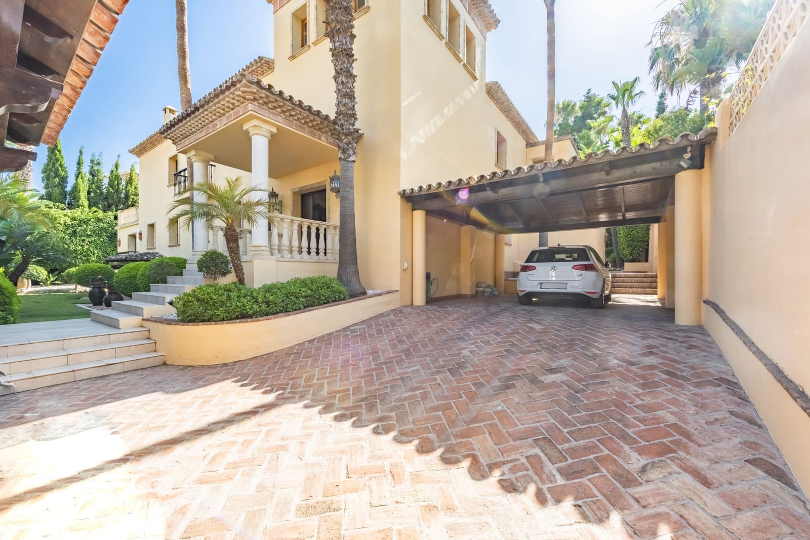 4 makuuhuone Huvila myytävänä paikassa Marbella mukana uima-altaan 
autotalli - 3 495 000 € (Ref: 6962292)