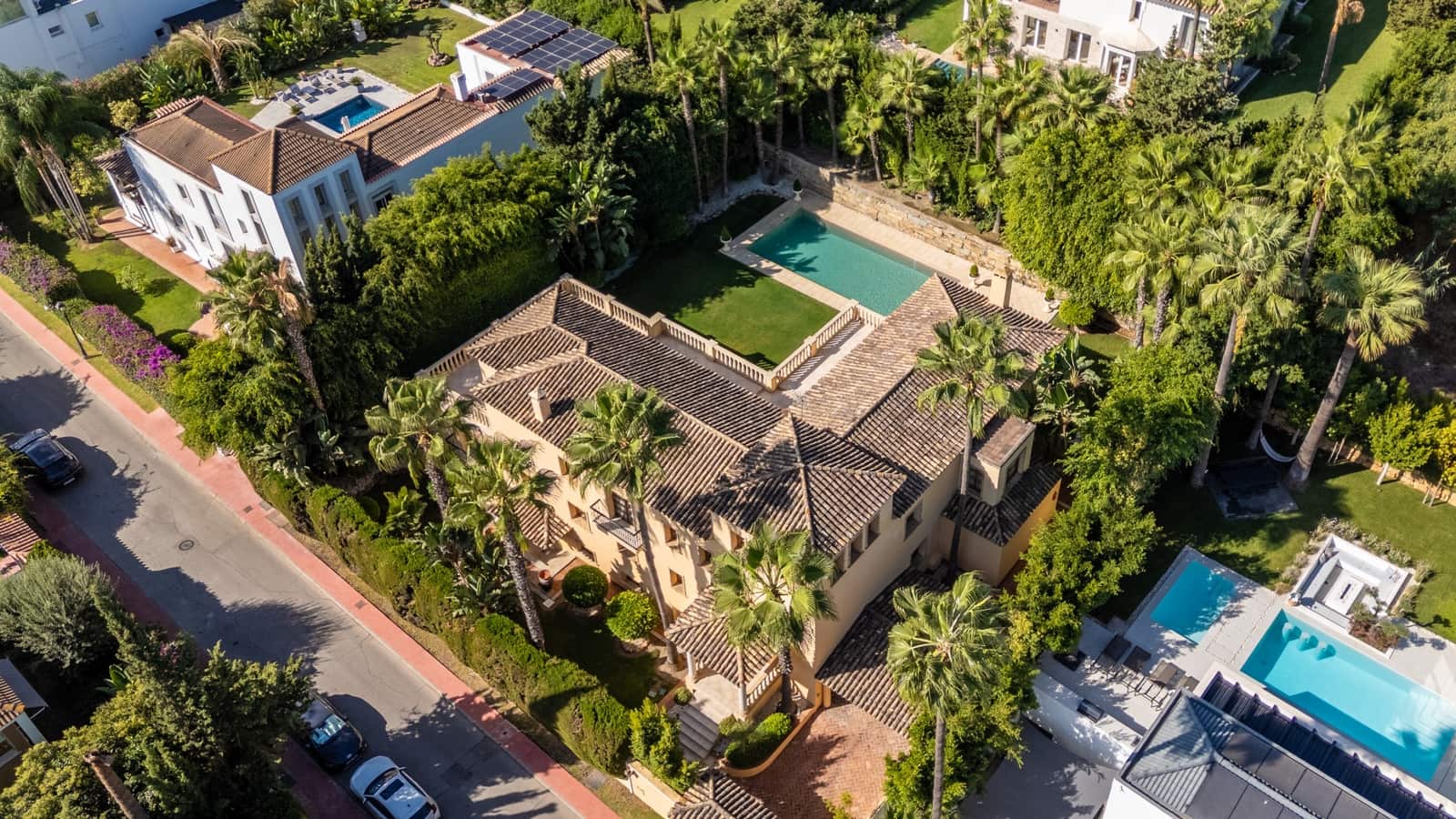 4 makuuhuone Huvila myytävänä paikassa Marbella mukana uima-altaan 
autotalli - 3 495 000 € (Ref: 6962292)