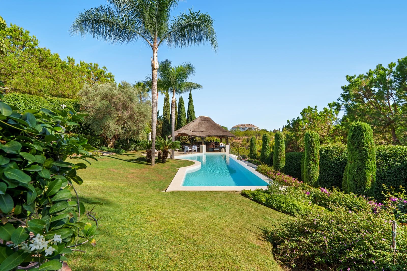 6 bedroom Villa for sale in Marbella with pool garage - € 8,950,000 (Ref: 6986464)