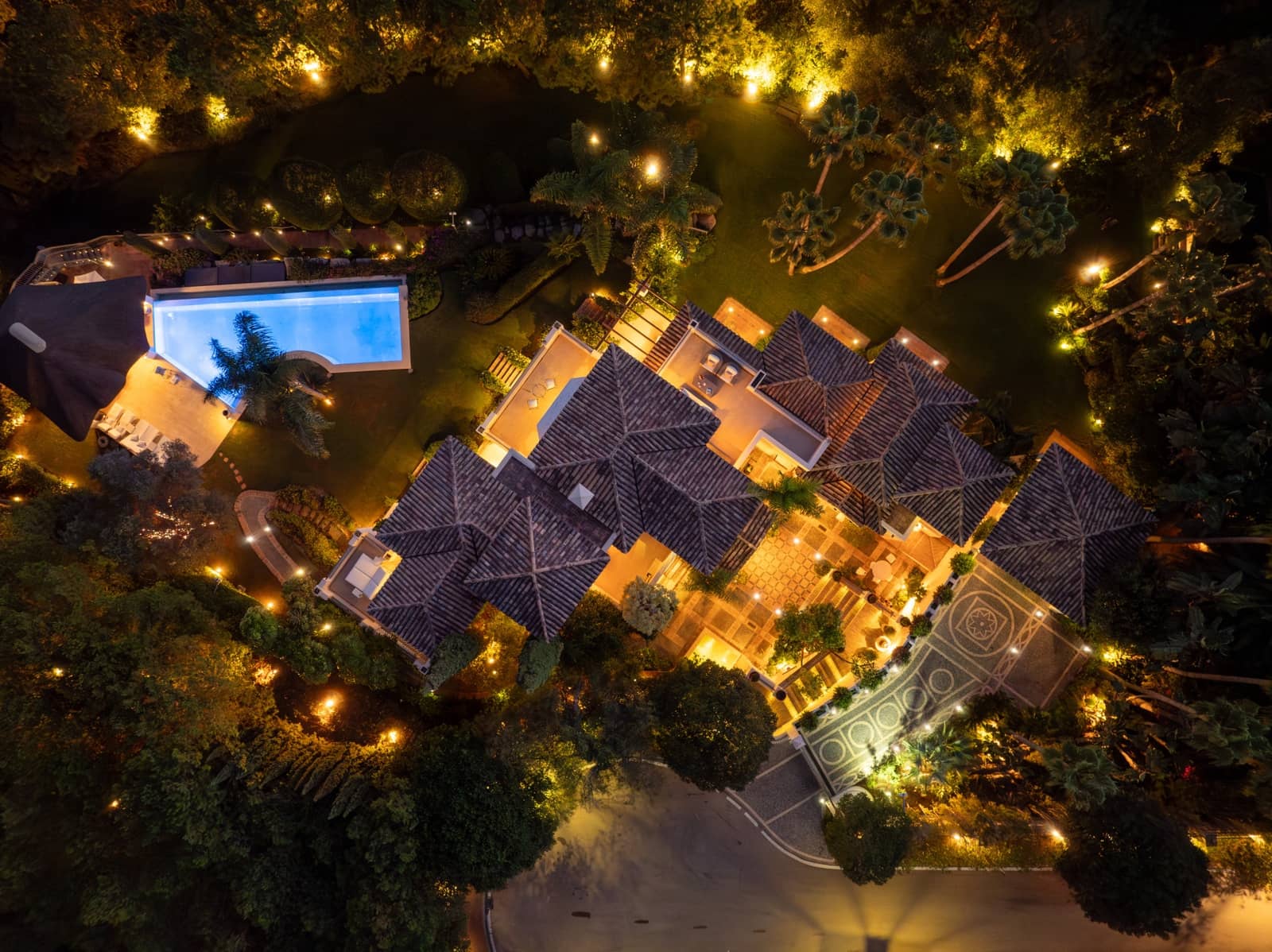 6 bedroom Villa for sale in Marbella with pool garage - € 8,950,000 (Ref: 6986464)