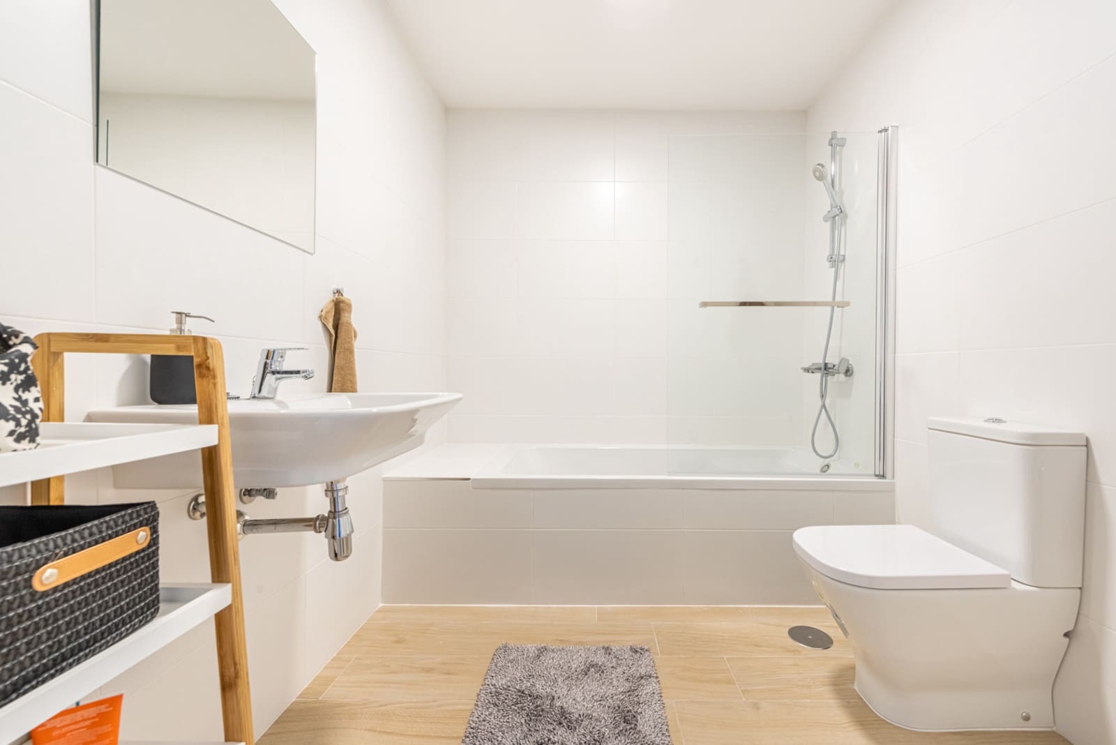 2 Zimmer Apartment zu vermieten in Nueva Andalucia mit Pool Garage - 2.300 € (Ref: 7078946)