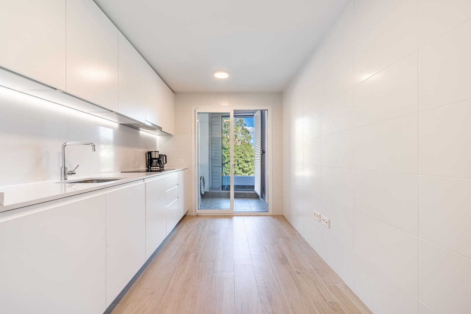 2 Zimmer Apartment zu vermieten in Nueva Andalucia mit Pool Garage - 2.300 € (Ref: 7078946)