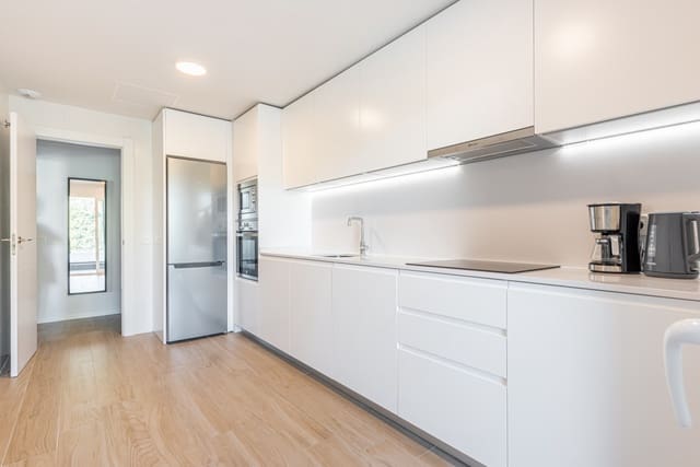 2 Zimmer Apartment zu vermieten in Nueva Andalucia, Marbella mit Pool Garage - 2.300 € (Ref: 7078946)