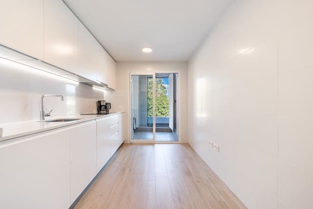 2 Zimmer Apartment zu vermieten in Nueva Andalucia, Marbella mit Pool Garage - 2.300 € (Ref: 7078946)