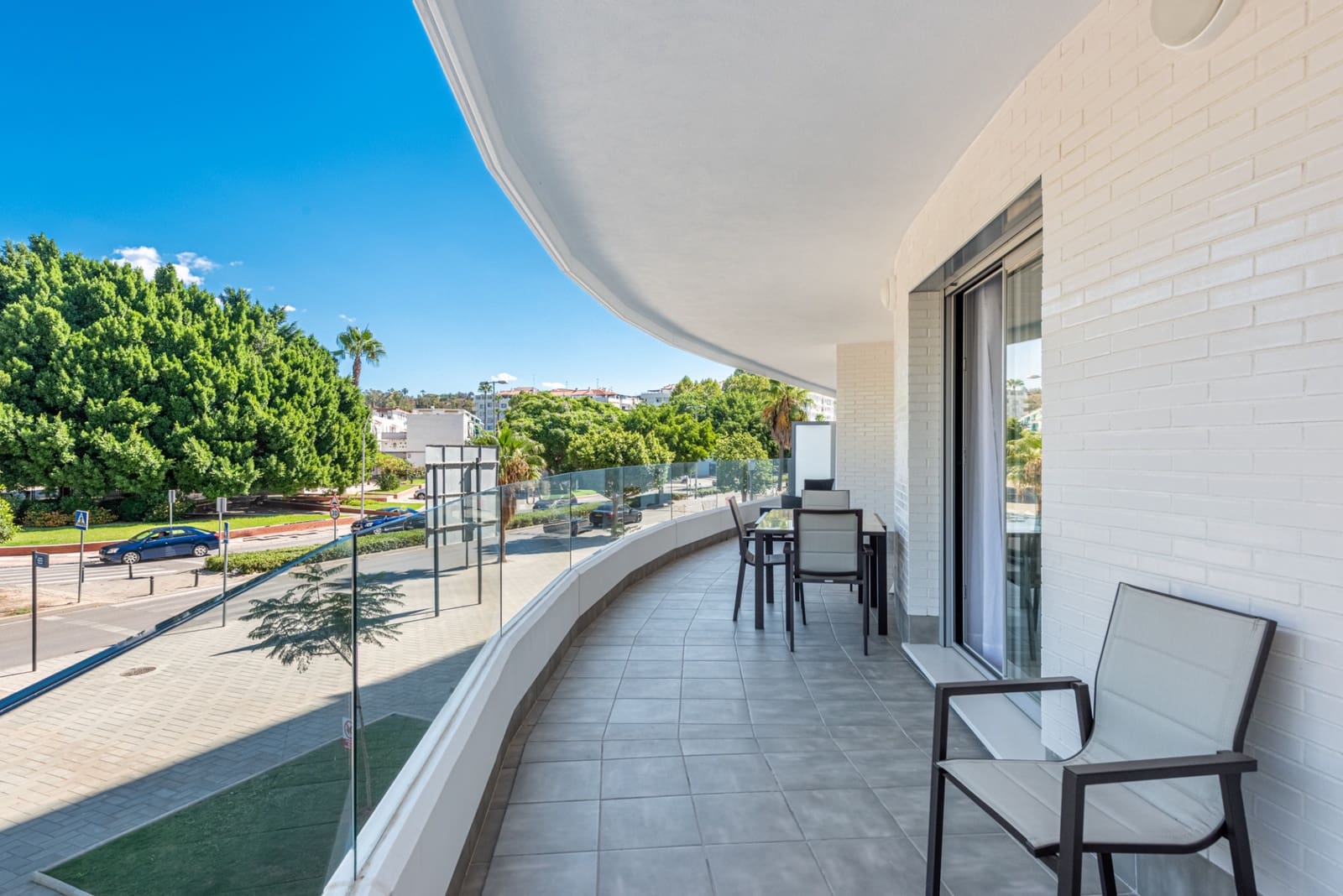2 Zimmer Apartment zu vermieten in Nueva Andalucia mit Pool Garage - 2.300 € (Ref: 7078946)