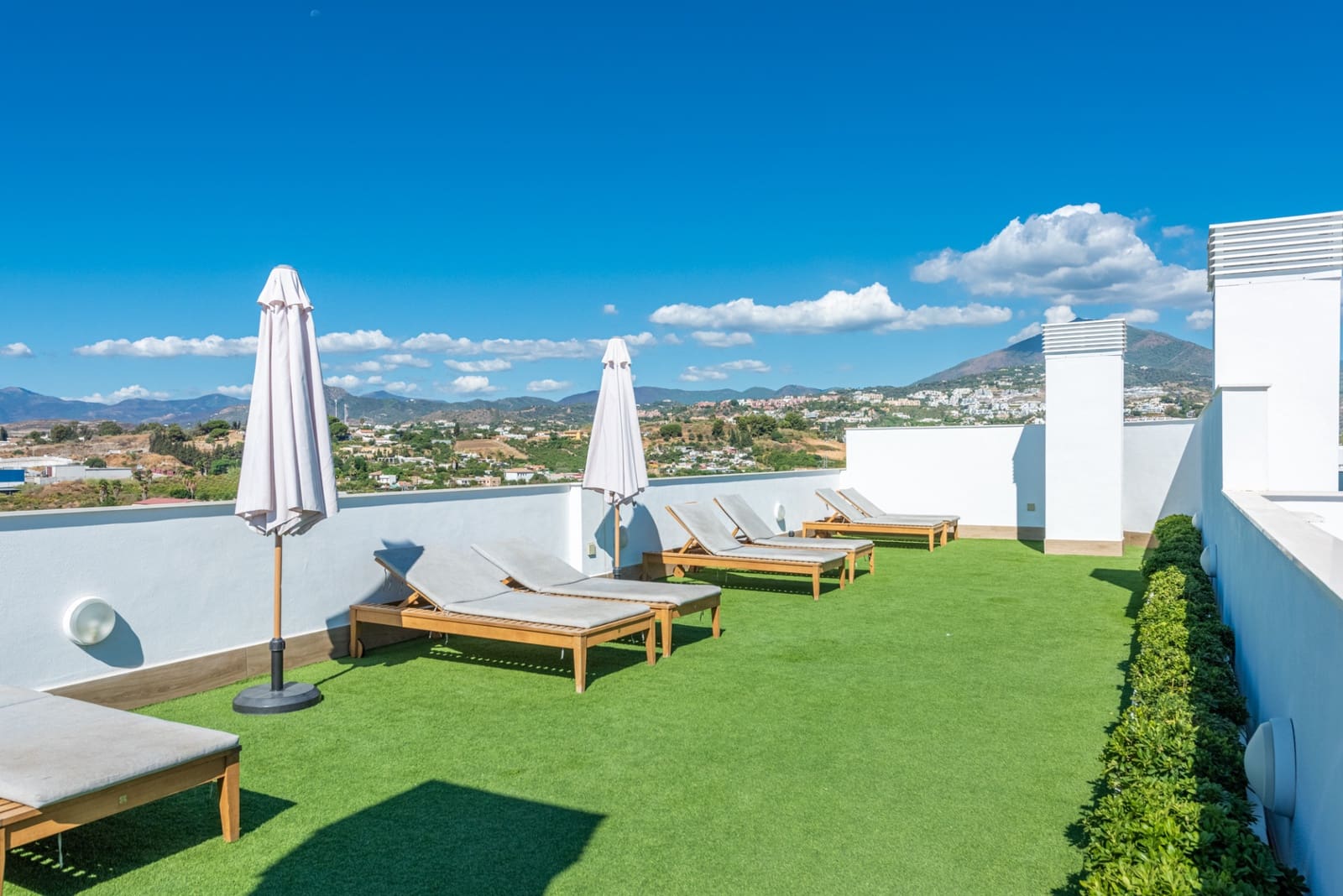 2 Zimmer Apartment zu vermieten in Nueva Andalucia mit Pool Garage - 2.300 € (Ref: 7078946)