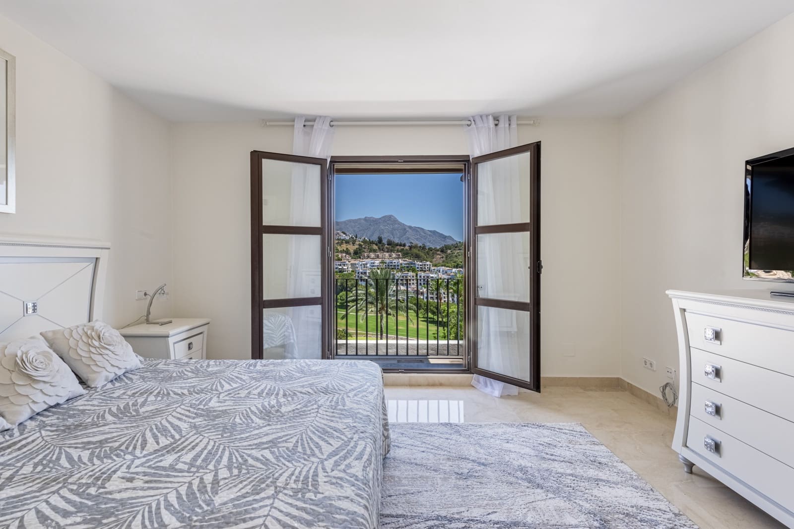 4 soveværelse Villa til salg i Los Arqueros med swimmingpool garage - € 1.899.000 (Ref: 7087493)