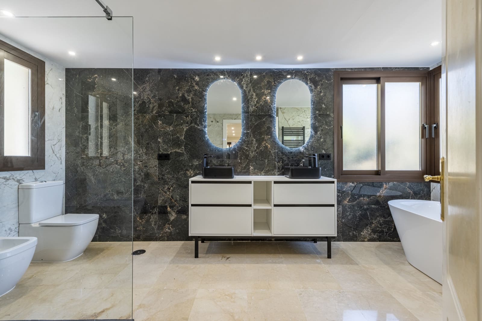 4 soveværelse Villa til salg i Los Arqueros med swimmingpool garage - € 1.899.000 (Ref: 7087493)