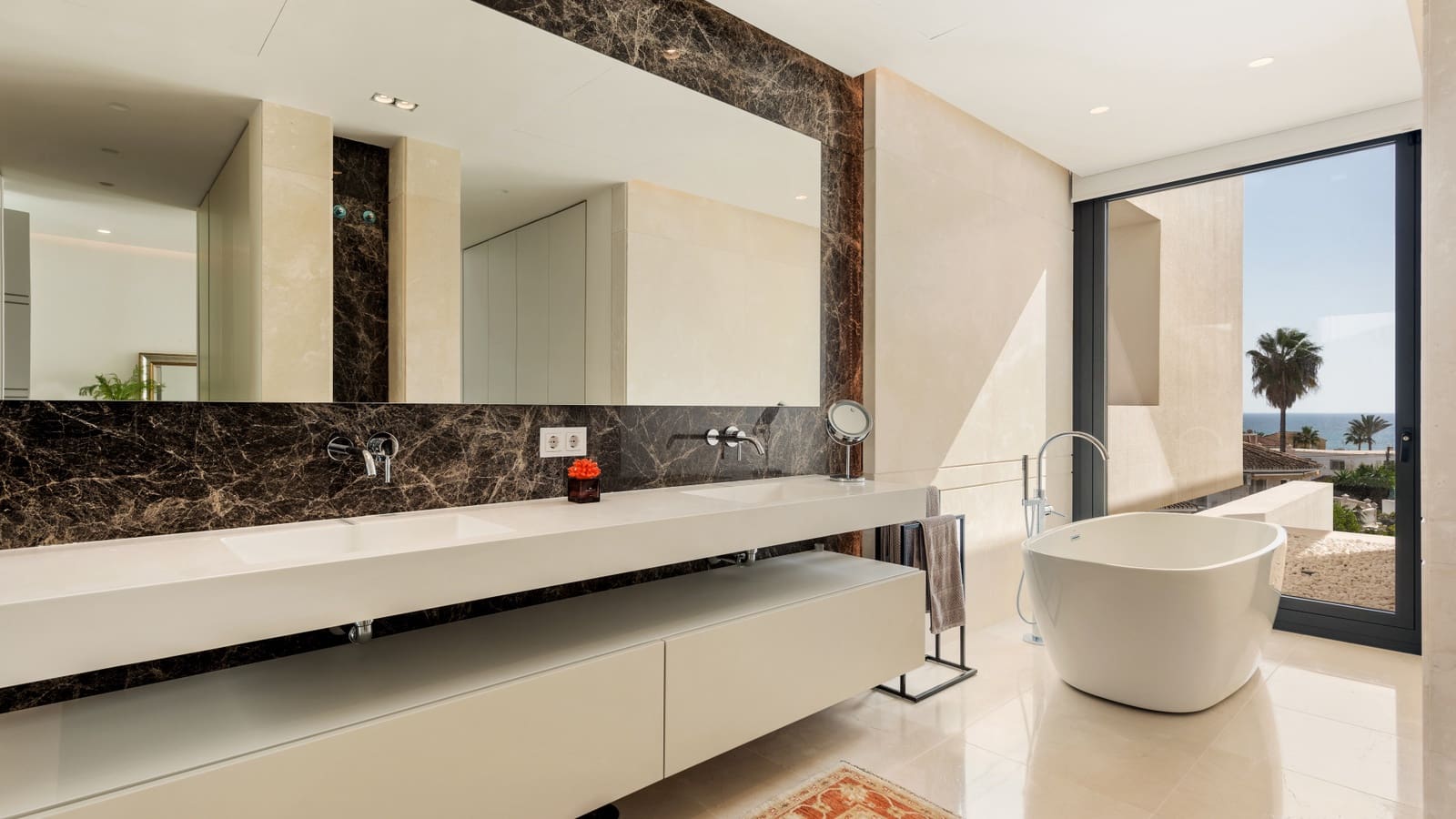 5 bedroom Villa for sale in Marbella with pool garage - € 4,995,000 (Ref: 7200899)