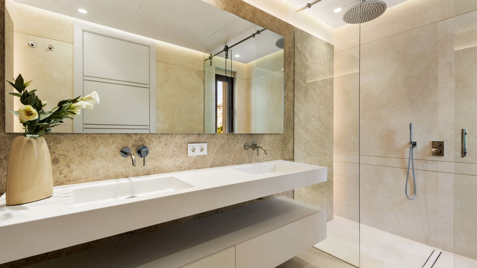 5 bedroom Villa for sale in Marbella with pool garage - € 4,995,000 (Ref: 7200899)