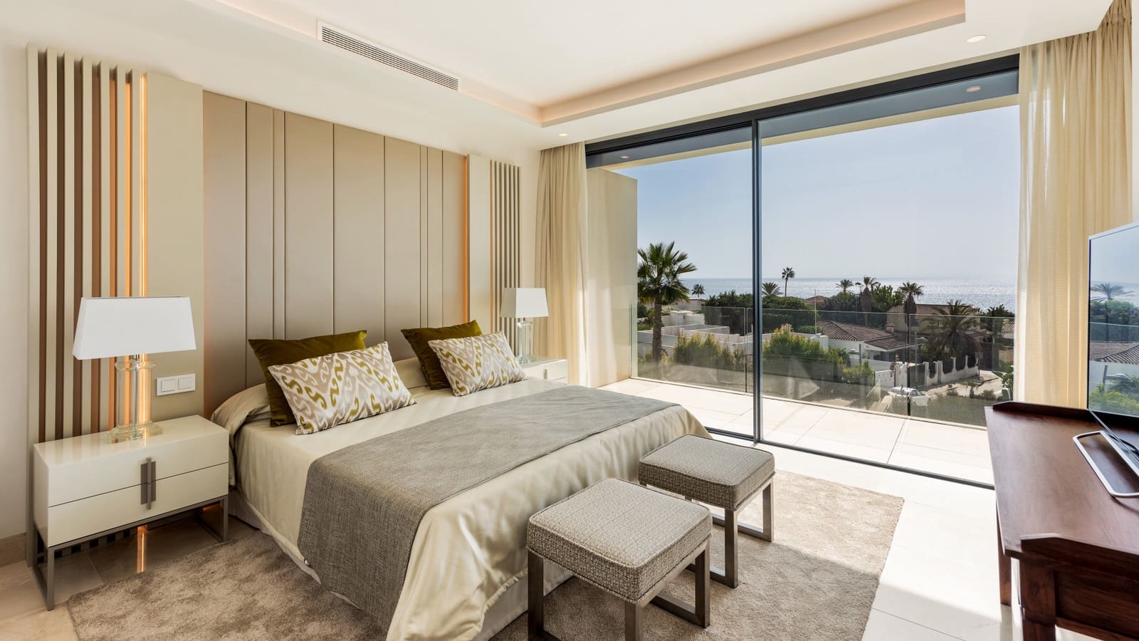 5 bedroom Villa for sale in Marbella with pool garage - € 4,995,000 (Ref: 7200899)