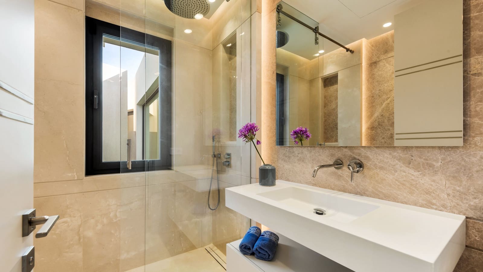 5 bedroom Villa for sale in Marbella with pool garage - € 4,995,000 (Ref: 7200899)