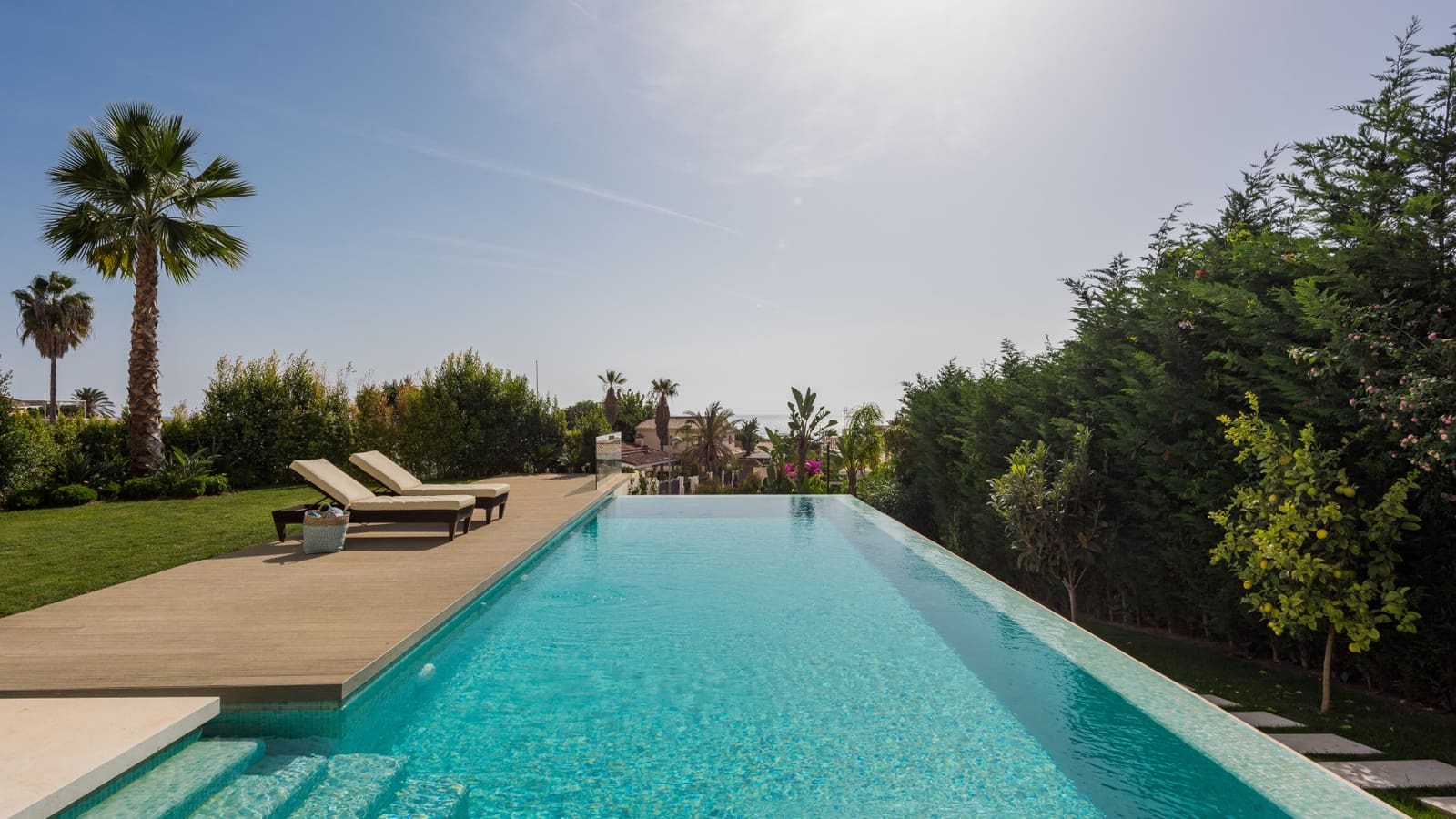 5 bedroom Villa for sale in Marbella with pool garage - € 4,995,000 (Ref: 7200899)