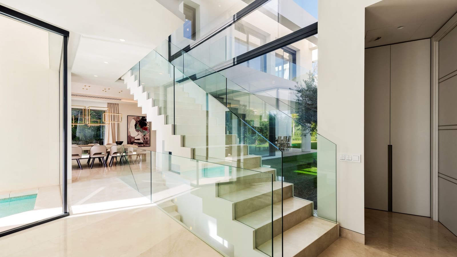 5 bedroom Villa for sale in Marbella with pool garage - € 4,995,000 (Ref: 7200899)