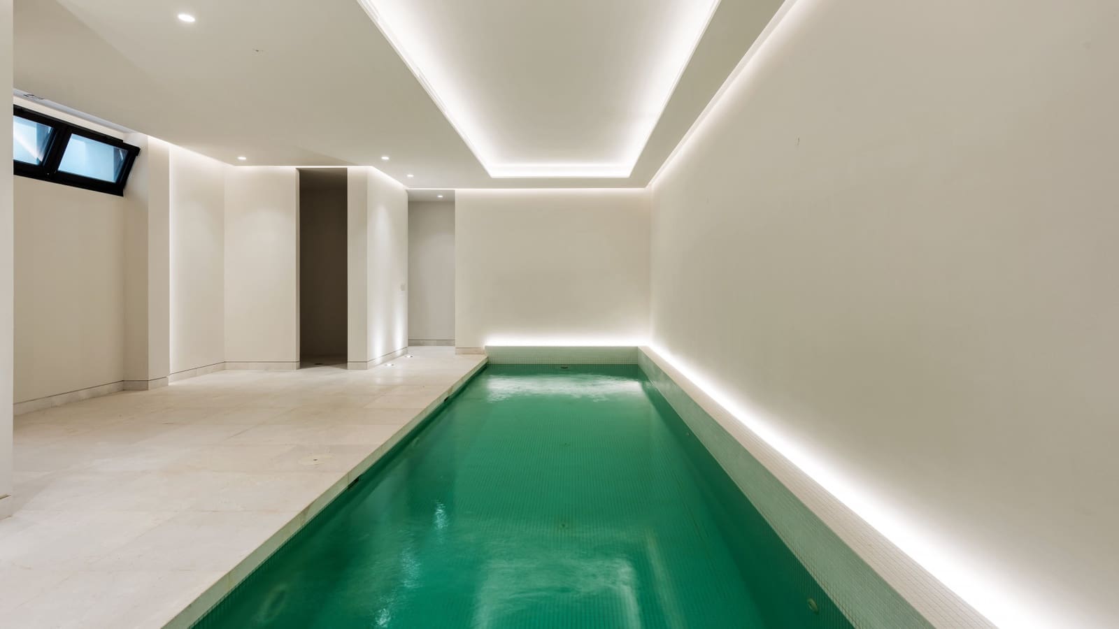 5 bedroom Villa for sale in Marbella with pool garage - € 4,995,000 (Ref: 7200899)