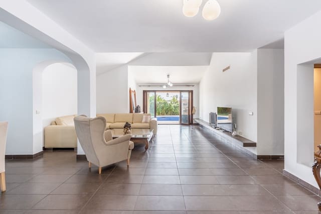 3 makuuhuone Huvila vuokrattavana paikassa Golden Mile, Marbella mukana uima-altaan 
autotalli - 7 000 € (Ref: 7200901)
