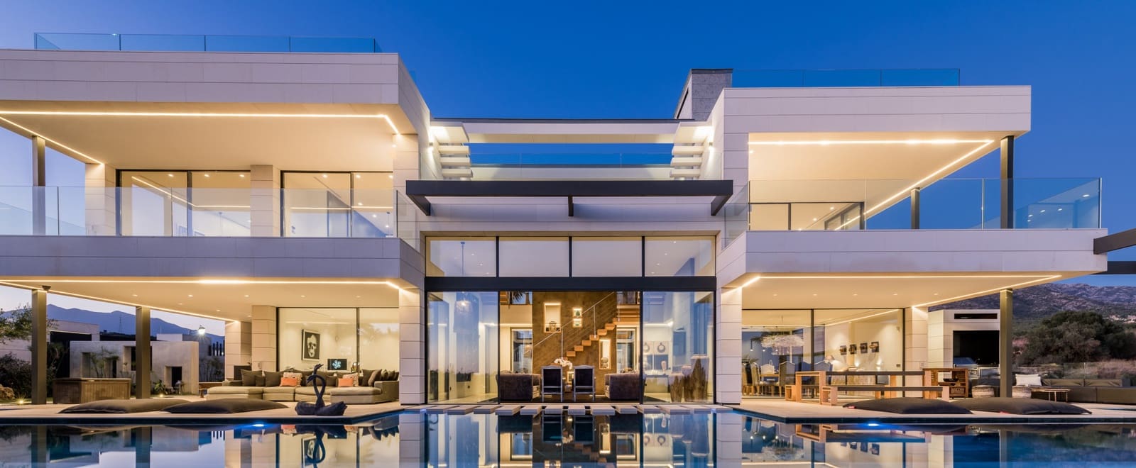 6 sypialnia Willa na kwatery wakacyjne w Marbella z basenem garażem - 35 000 € (Ref: 7391844)
