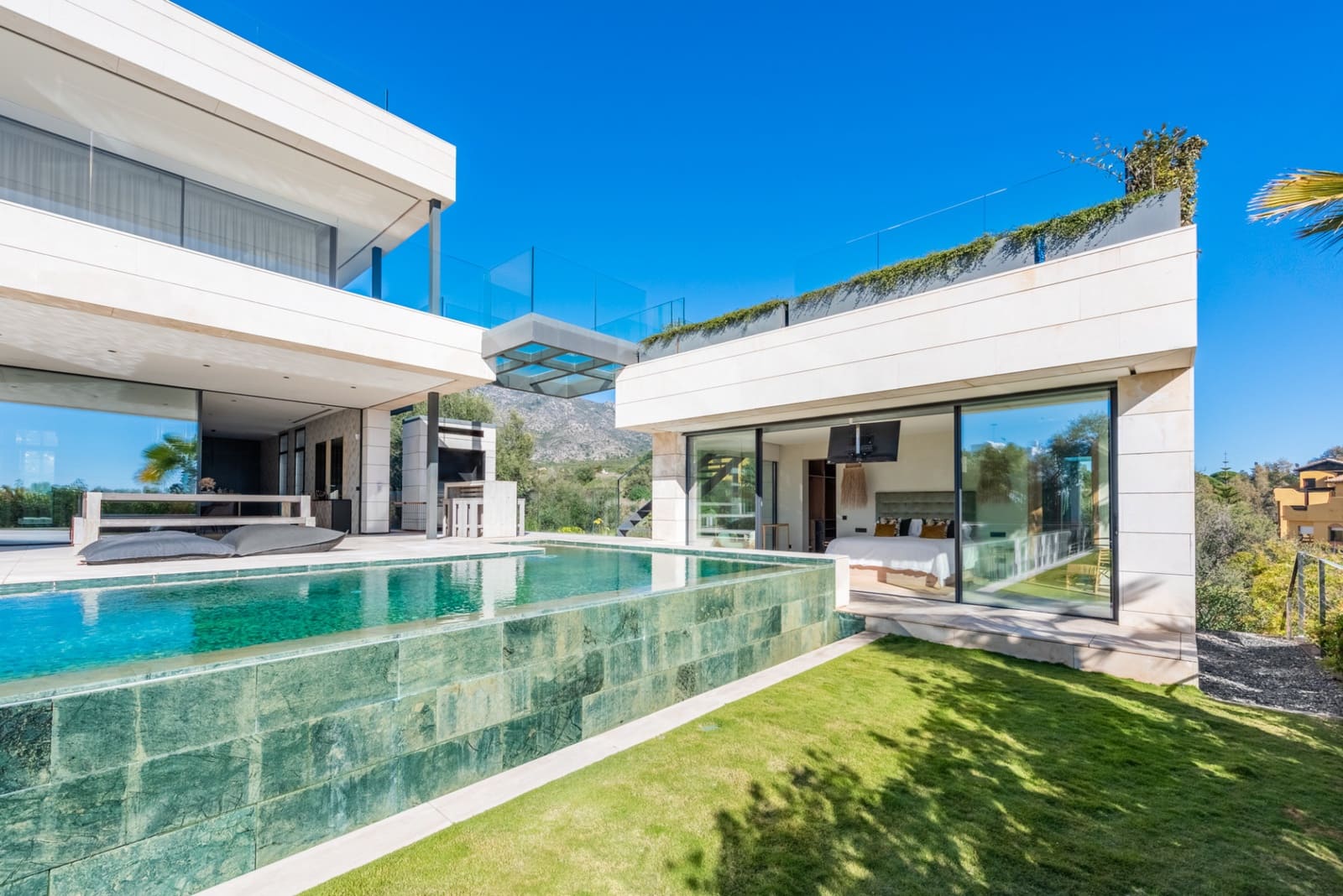 6 sypialnia Willa na kwatery wakacyjne w Marbella z basenem garażem - 35 000 € (Ref: 7391844)