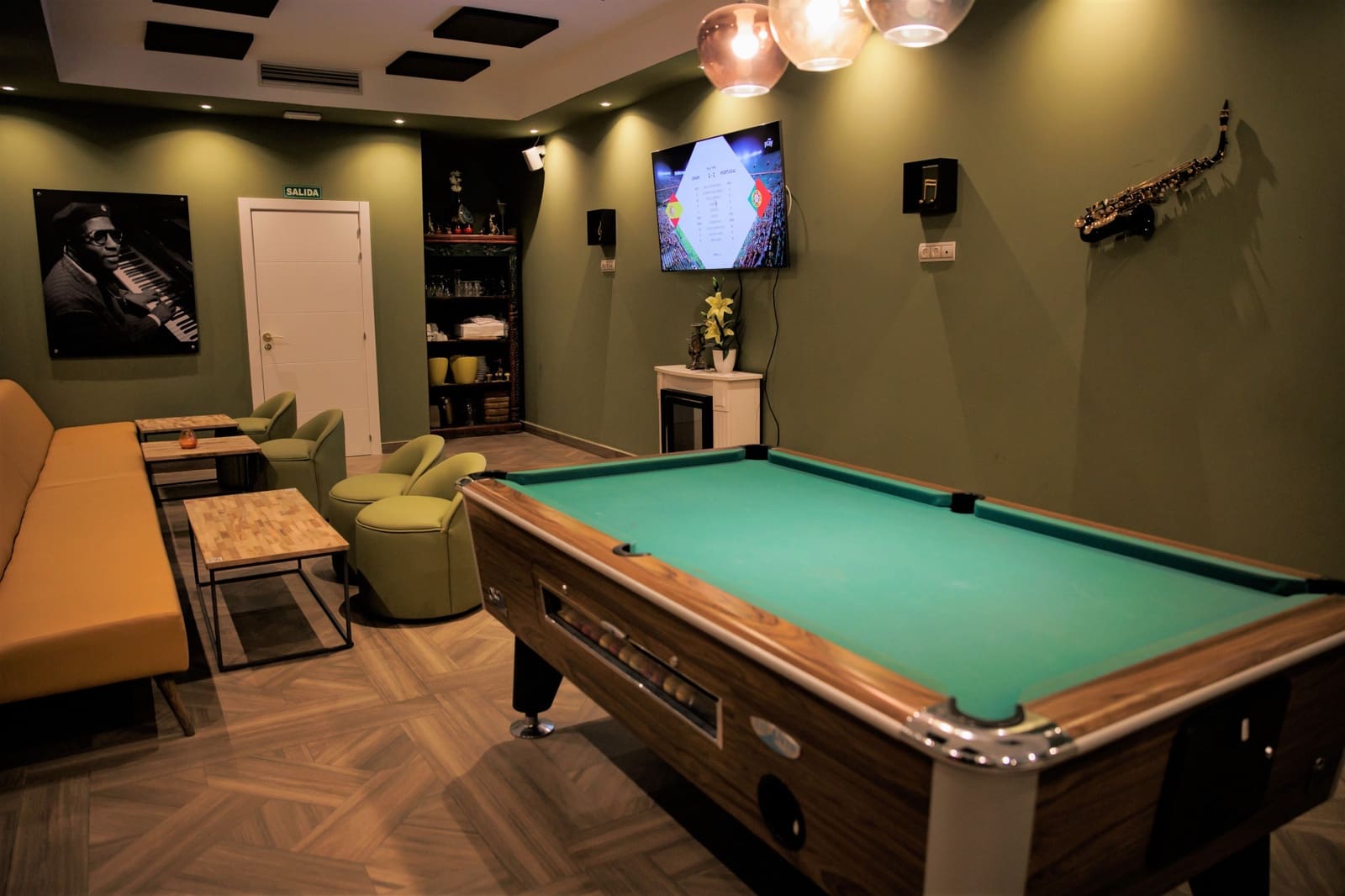 Restaurant/Bar til salg i Estepona - € 1.000.000 (Ref: 7428009)