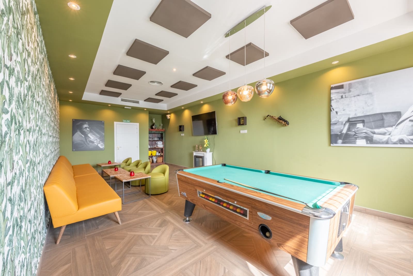 Restaurant/Bar til salg i Estepona - € 1.000.000 (Ref: 7428009)