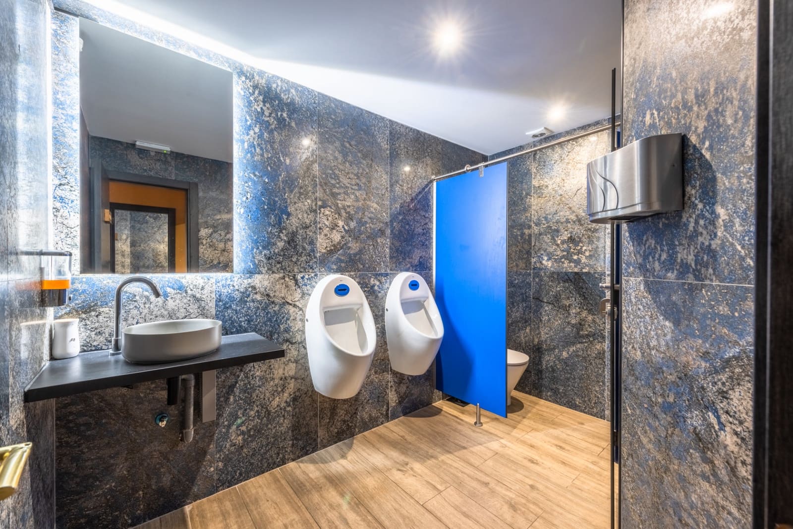 Restaurant/Bar til salg i Estepona - € 1.000.000 (Ref: 7428009)