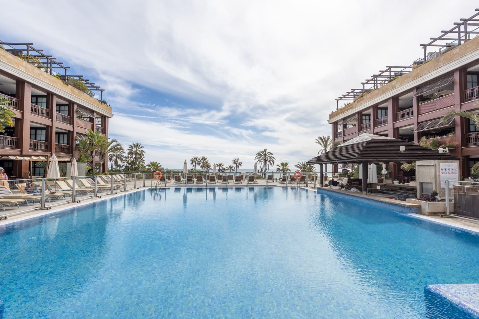3 Zimmer Apartment zu verkaufen in Marbella mit Pool - 1.300.000 € (Ref: 7435302)