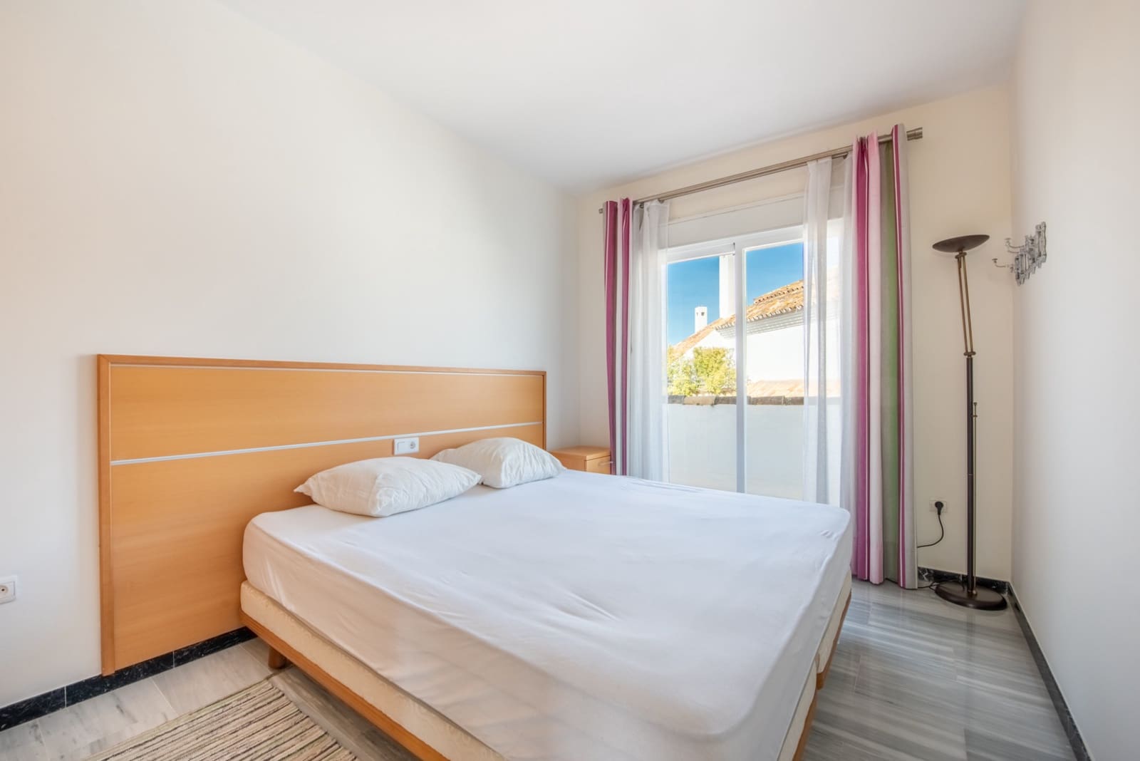 3 quarto Penthouse para arrendar em Marbella com piscina garagem - 4 000 € (Ref: 7441042)