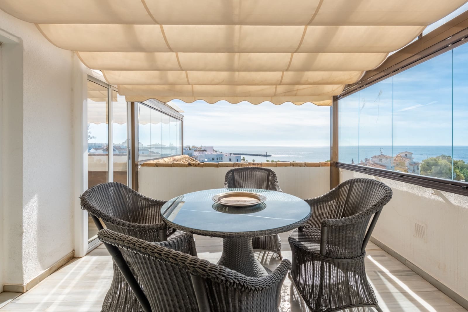 3 quarto Penthouse para arrendar em Marbella com piscina garagem - 4 000 € (Ref: 7441042)