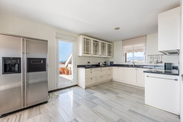 3 slaapkamer Penthouse te huur in Marbella met zwembad garage - € 4.000 (Ref: 7441042)