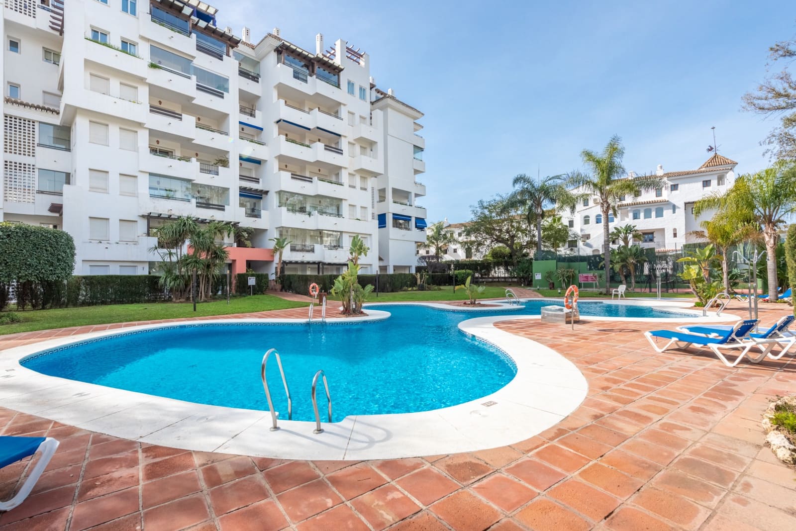 3 quarto Penthouse para arrendar em Marbella com piscina garagem - 4 000 € (Ref: 7441042)