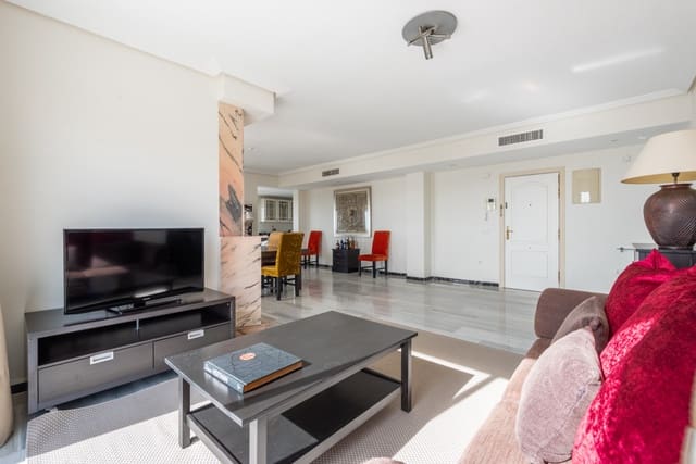 3 slaapkamer Penthouse te huur in Marbella met zwembad garage - € 4.000 (Ref: 7441042)
