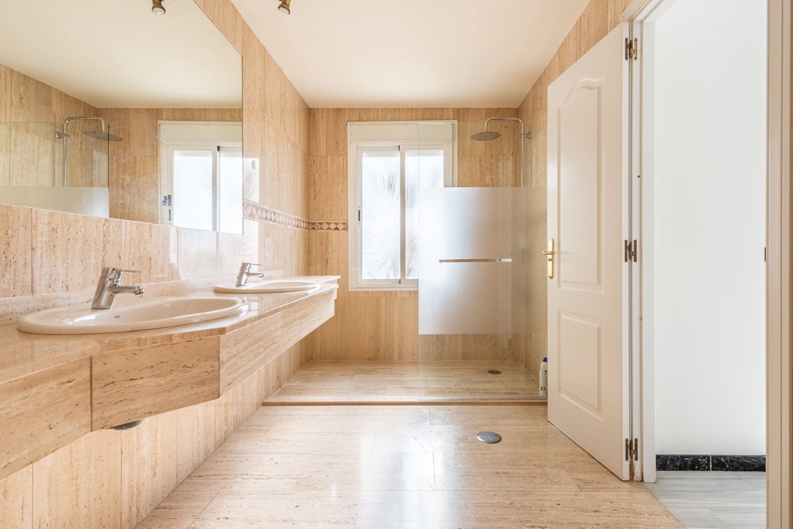 3 quarto Penthouse para arrendar em Marbella com piscina garagem - 4 000 € (Ref: 7441042)