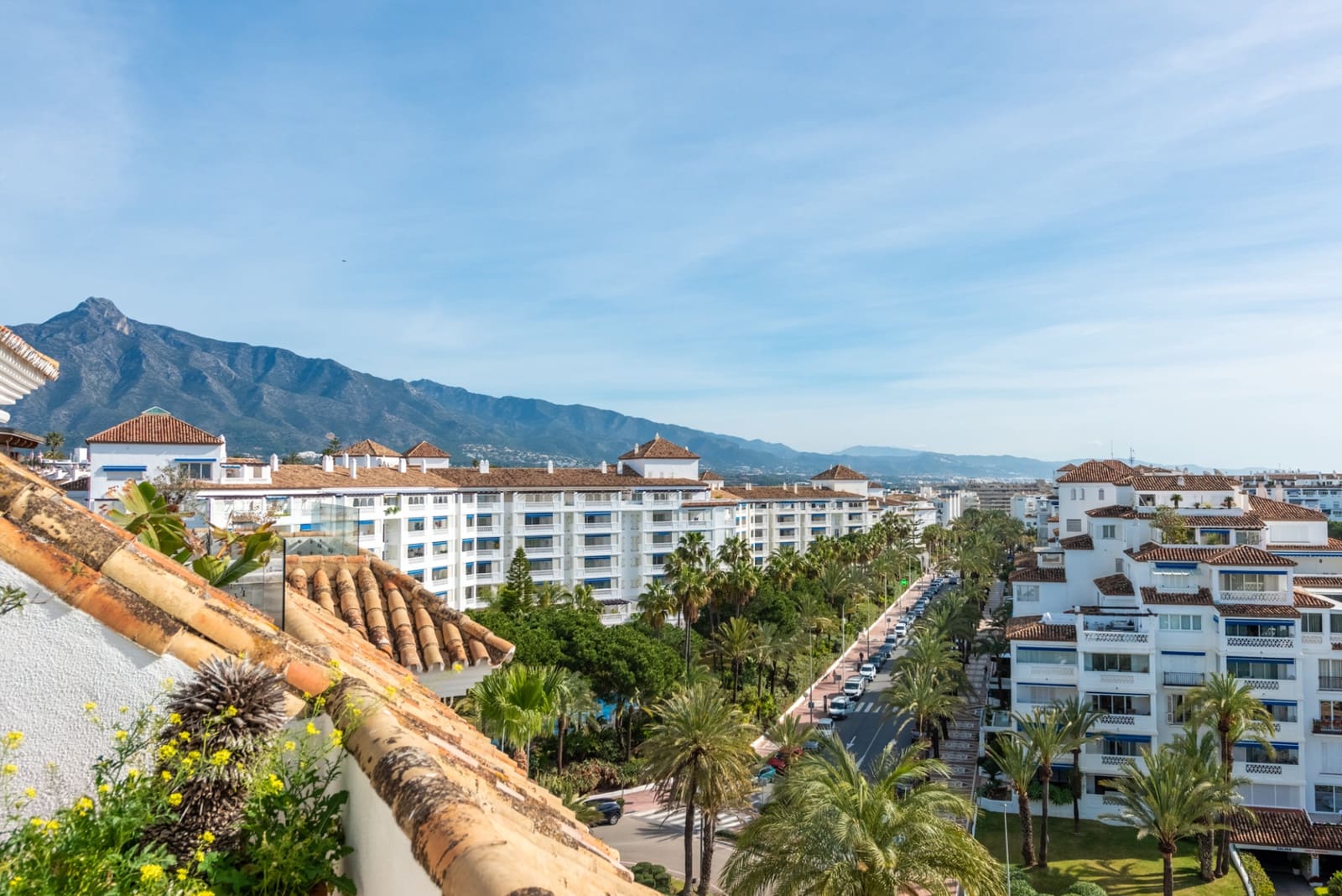 3 quarto Penthouse para arrendar em Marbella com piscina garagem - 4 000 € (Ref: 7441042)