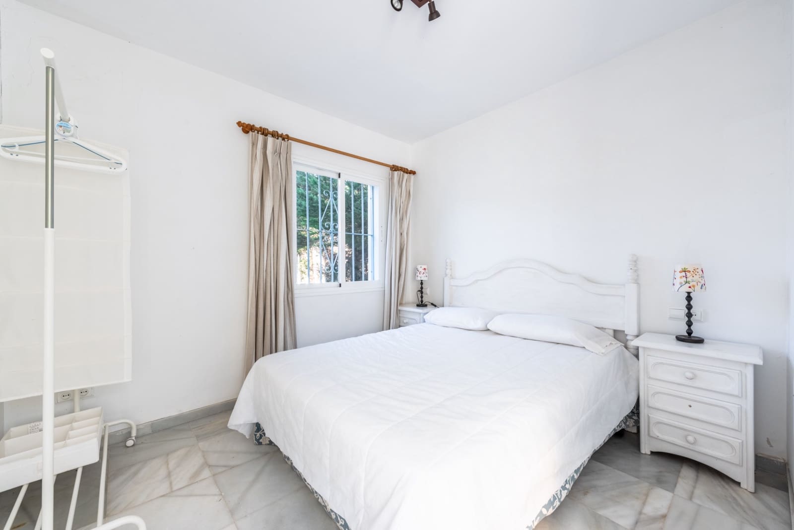 4 sypialnia Willa na sprzedaż w Marbella z basenem garażem - 925 000 € (Ref: 7490866)