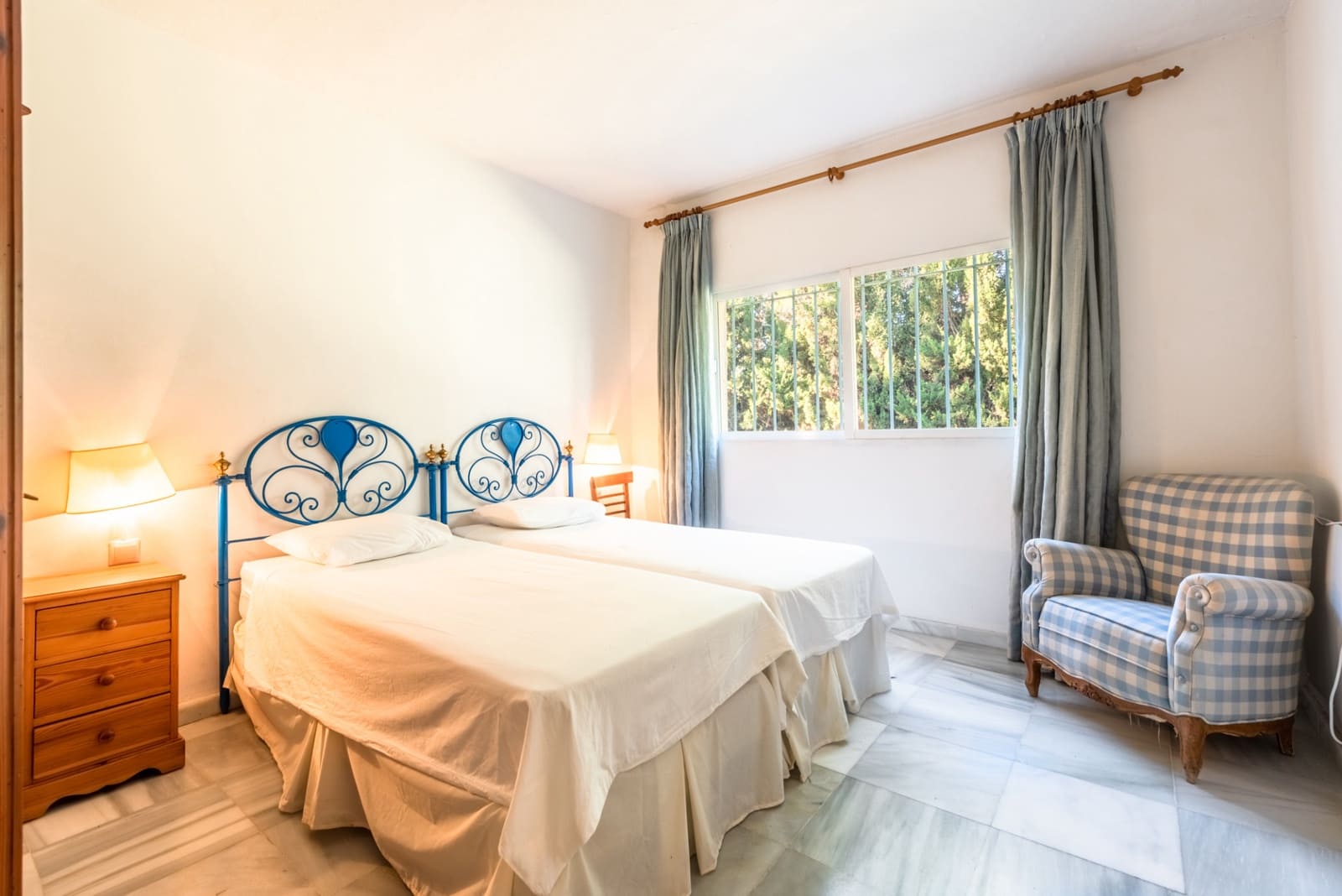 4 sypialnia Willa na sprzedaż w Marbella z basenem garażem - 925 000 € (Ref: 7490866)