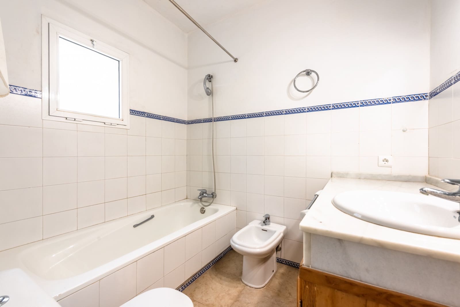 4 sypialnia Willa na sprzedaż w Marbella z basenem garażem - 925 000 € (Ref: 7490866)