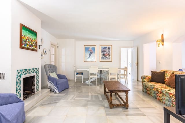 4 sypialnia Willa na sprzedaż w Marbella z basenem garażem - 925 000 € (Ref: 7490866)