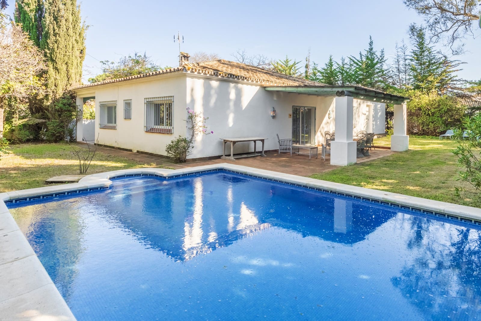 4 sypialnia Willa na sprzedaż w Marbella z basenem garażem - 925 000 € (Ref: 7490866)