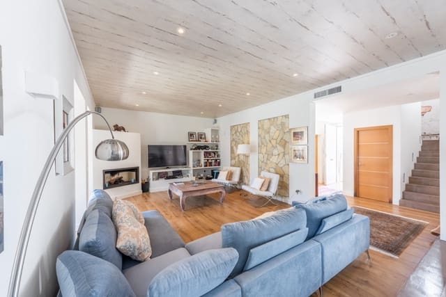 Chalet de 5 habitaciones en Marbella en venta con piscina garaje - 2.490.000 € (Ref: 7495130)