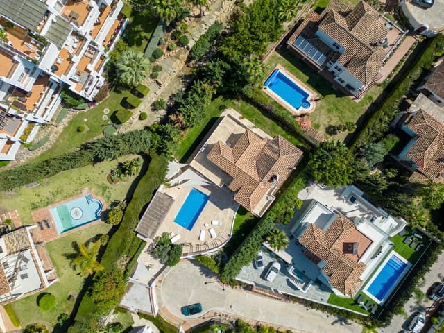 Chalet de 5 habitaciones en Marbella en venta con piscina garaje - 2.490.000 € (Ref: 7495130)