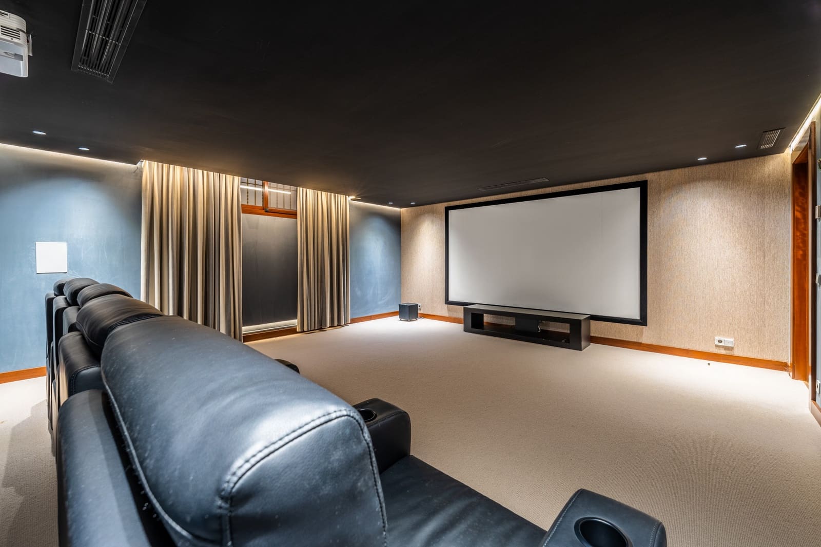 6 bedroom Villa for sale in Guadalmina with pool garage - € 10,800,000 (Ref: 7502333)