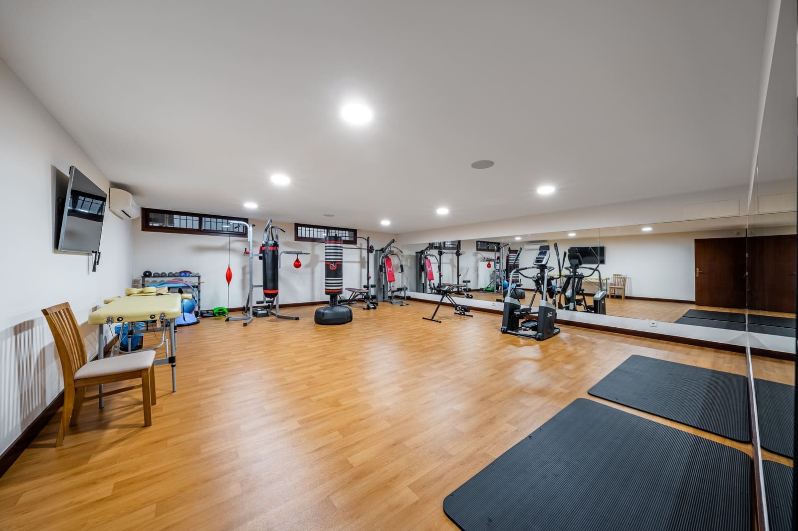 6 bedroom Villa for sale in Guadalmina with pool garage - € 10,800,000 (Ref: 7502333)