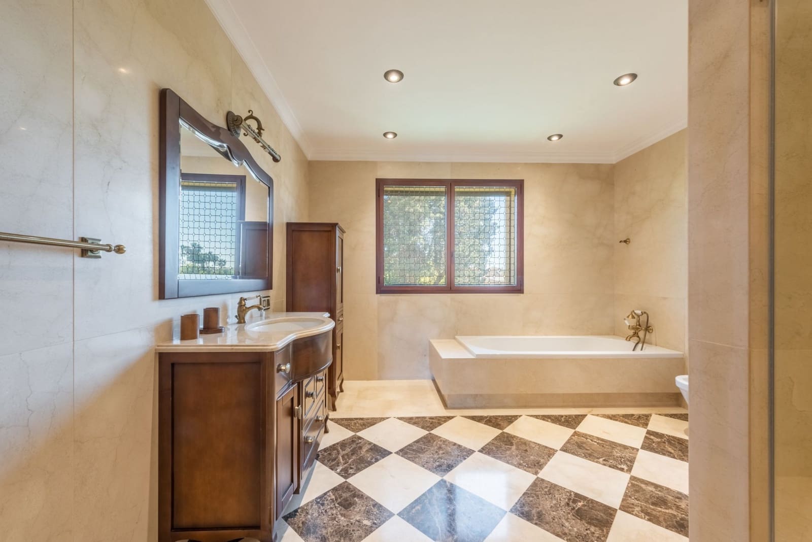 6 bedroom Villa for sale in Guadalmina with pool garage - € 10,800,000 (Ref: 7502333)