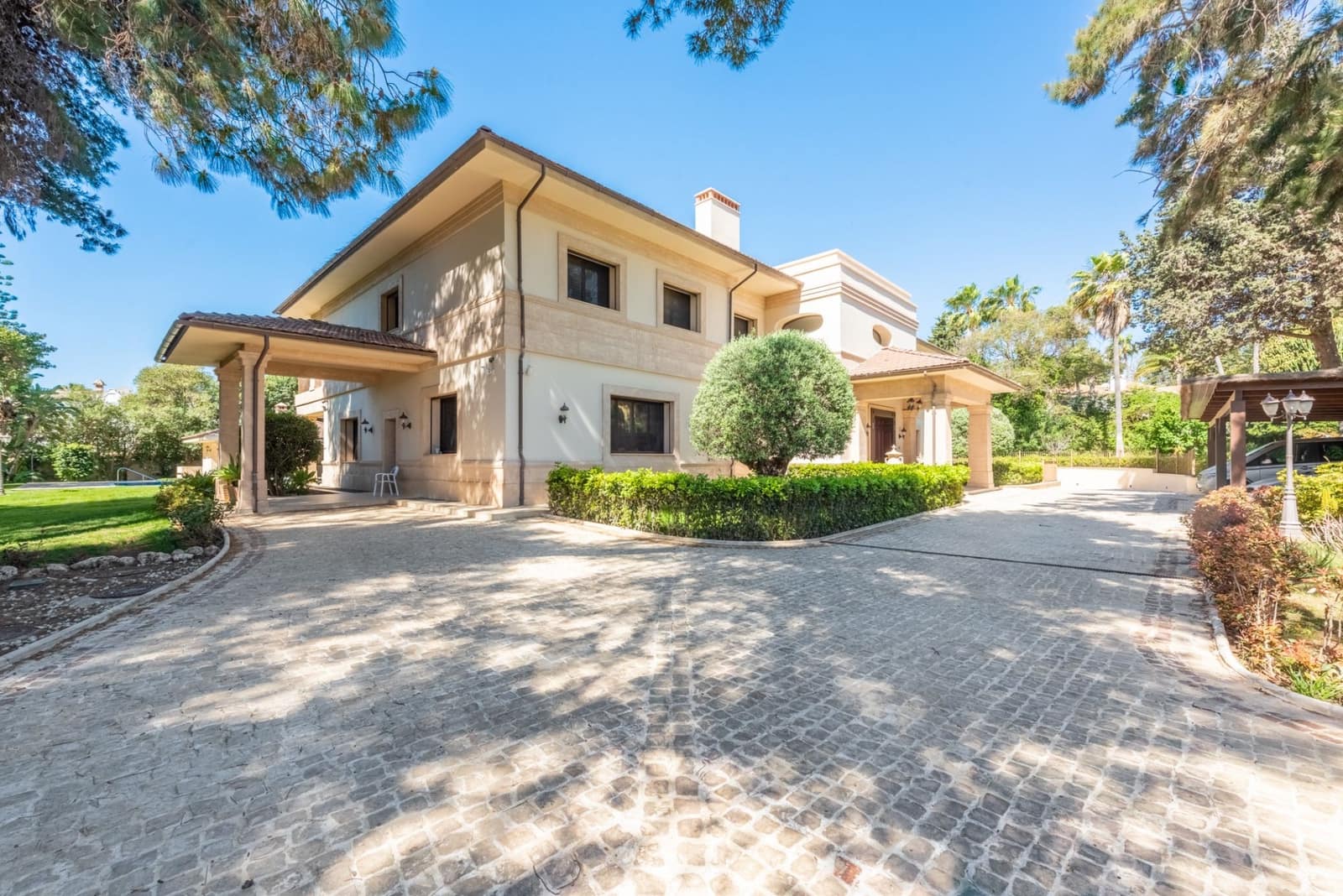 6 bedroom Villa for sale in Guadalmina with pool garage - € 10,800,000 (Ref: 7502333)