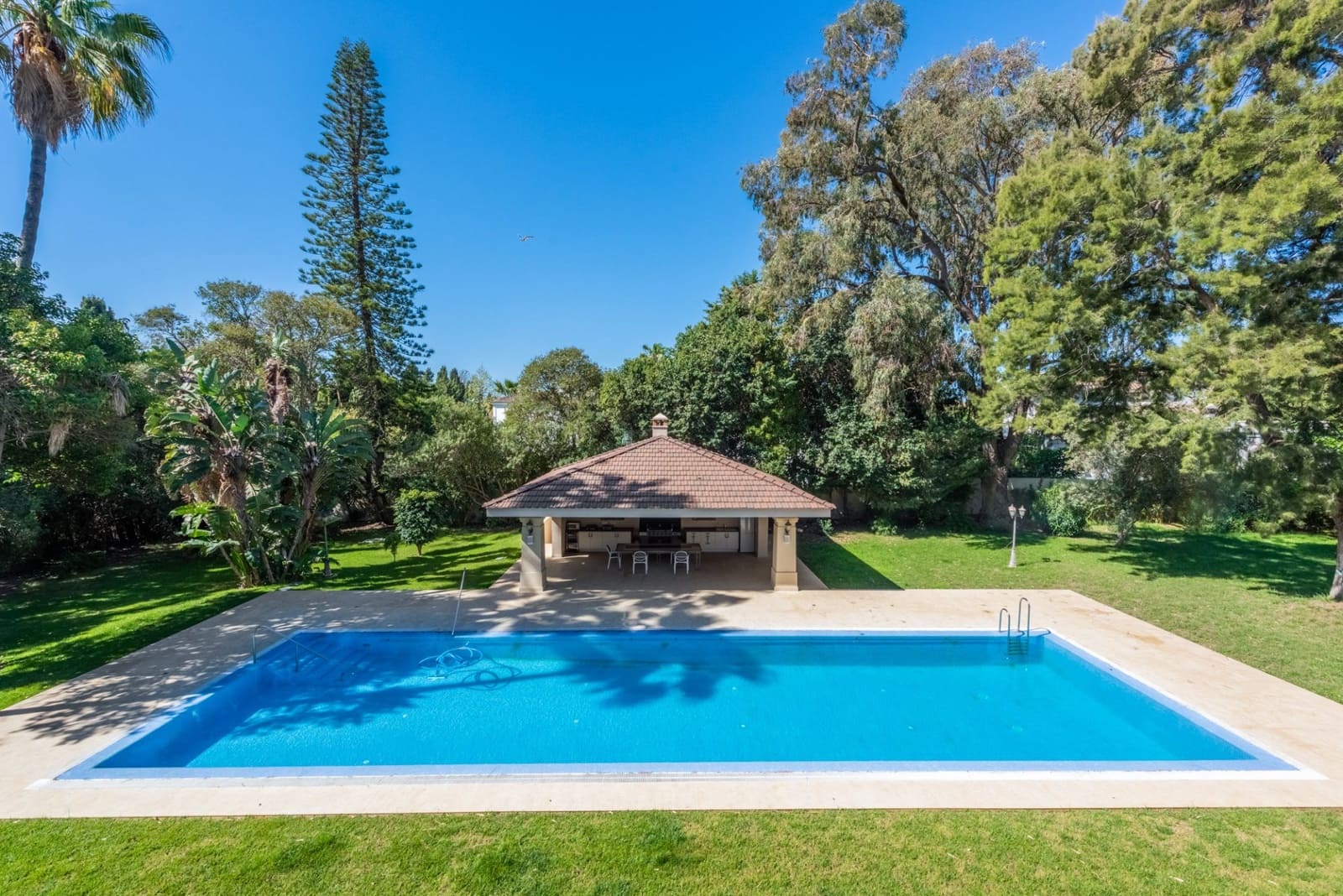 6 bedroom Villa for sale in Guadalmina with pool garage - € 10,800,000 (Ref: 7502333)