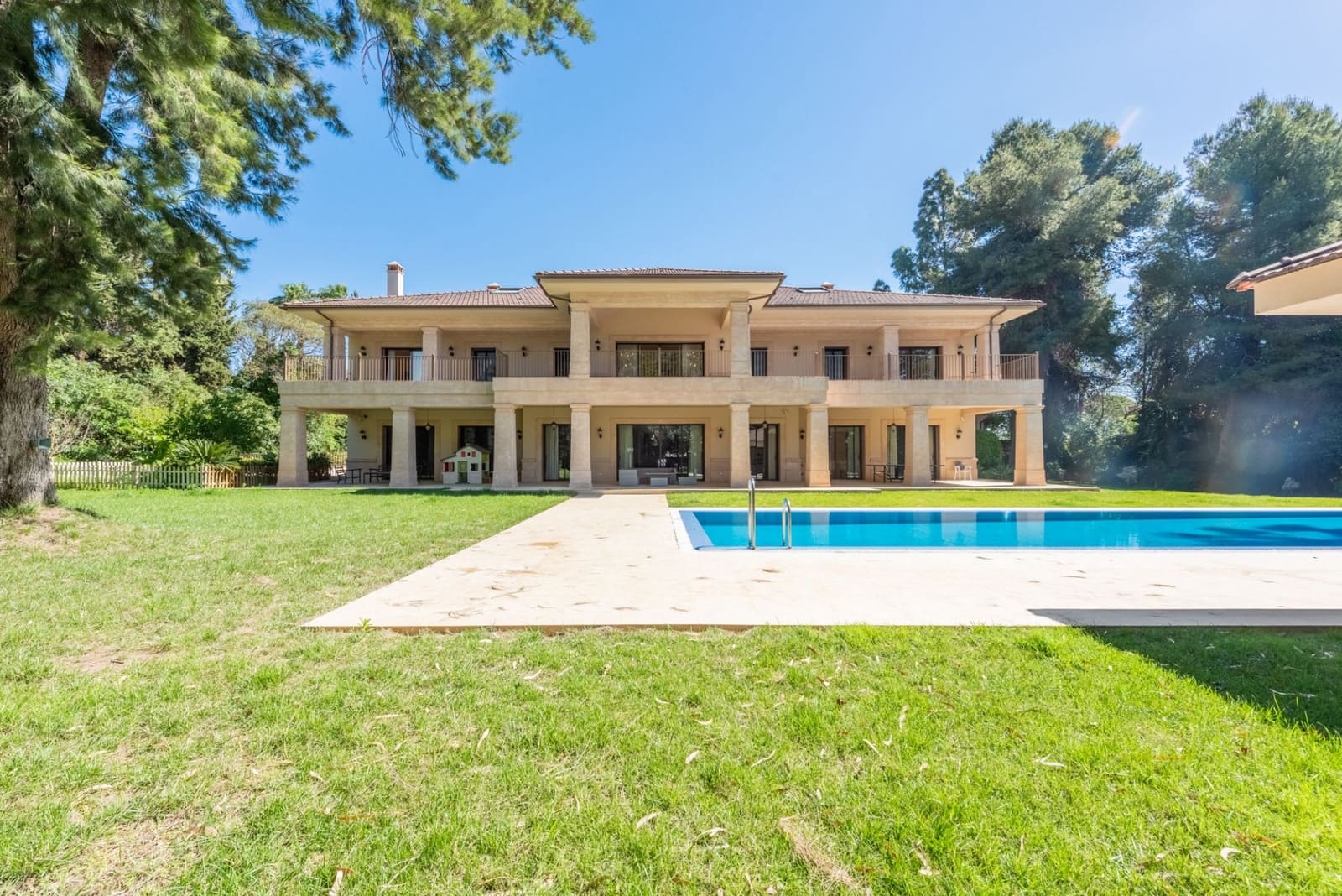 6 bedroom Villa for sale in Guadalmina with pool garage - € 10,800,000 (Ref: 7502333)