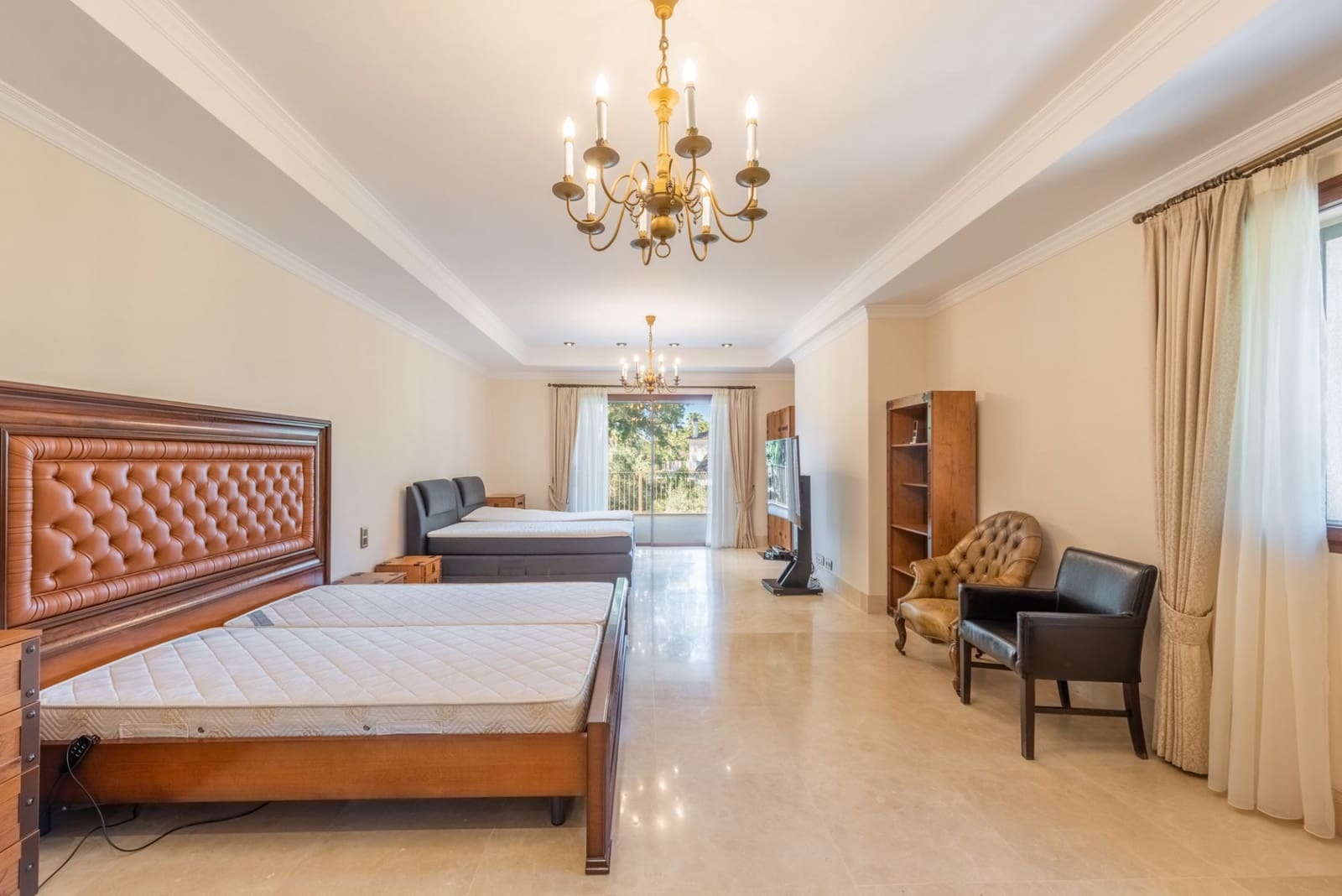 6 bedroom Villa for sale in Guadalmina with pool garage - € 10,800,000 (Ref: 7502333)