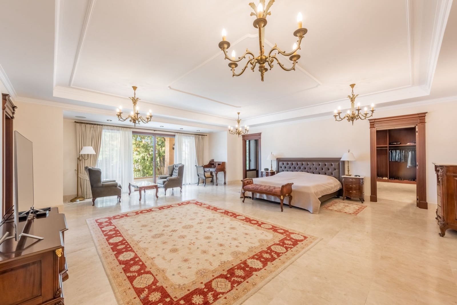 6 bedroom Villa for sale in Guadalmina with pool garage - € 10,800,000 (Ref: 7502333)