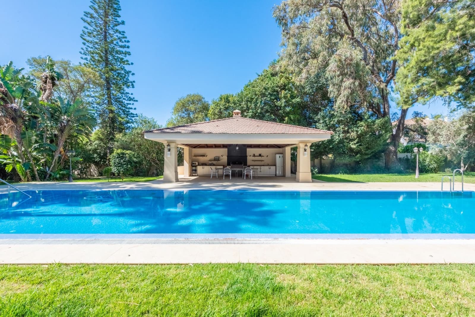 6 bedroom Villa for sale in Guadalmina with pool garage - € 10,800,000 (Ref: 7502333)