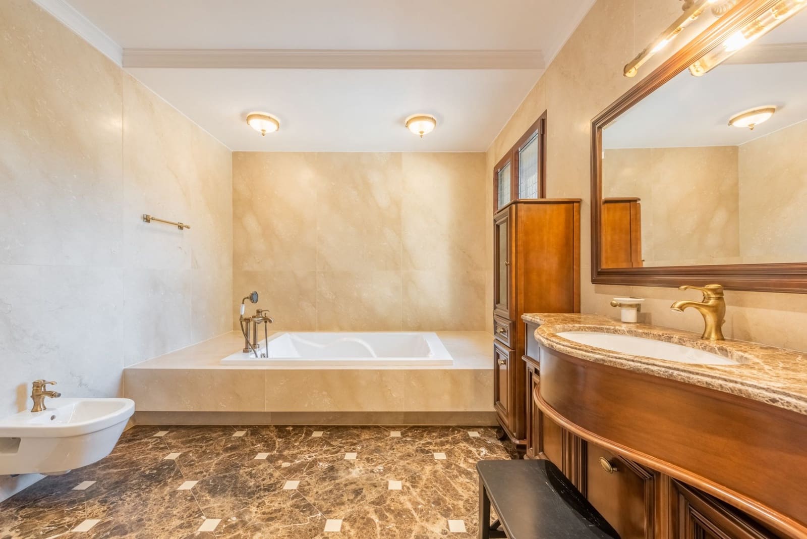 6 bedroom Villa for sale in Guadalmina with pool garage - € 10,800,000 (Ref: 7502333)